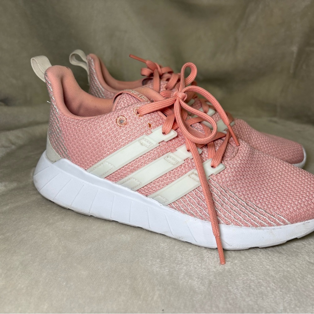 Adidas Questar Flow Women's Shoes size 6.5 pink/white